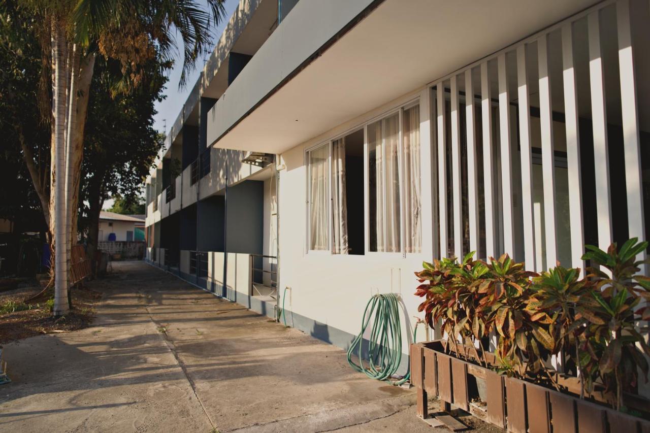 Deejai Hotel Si Racha Exteriör bild