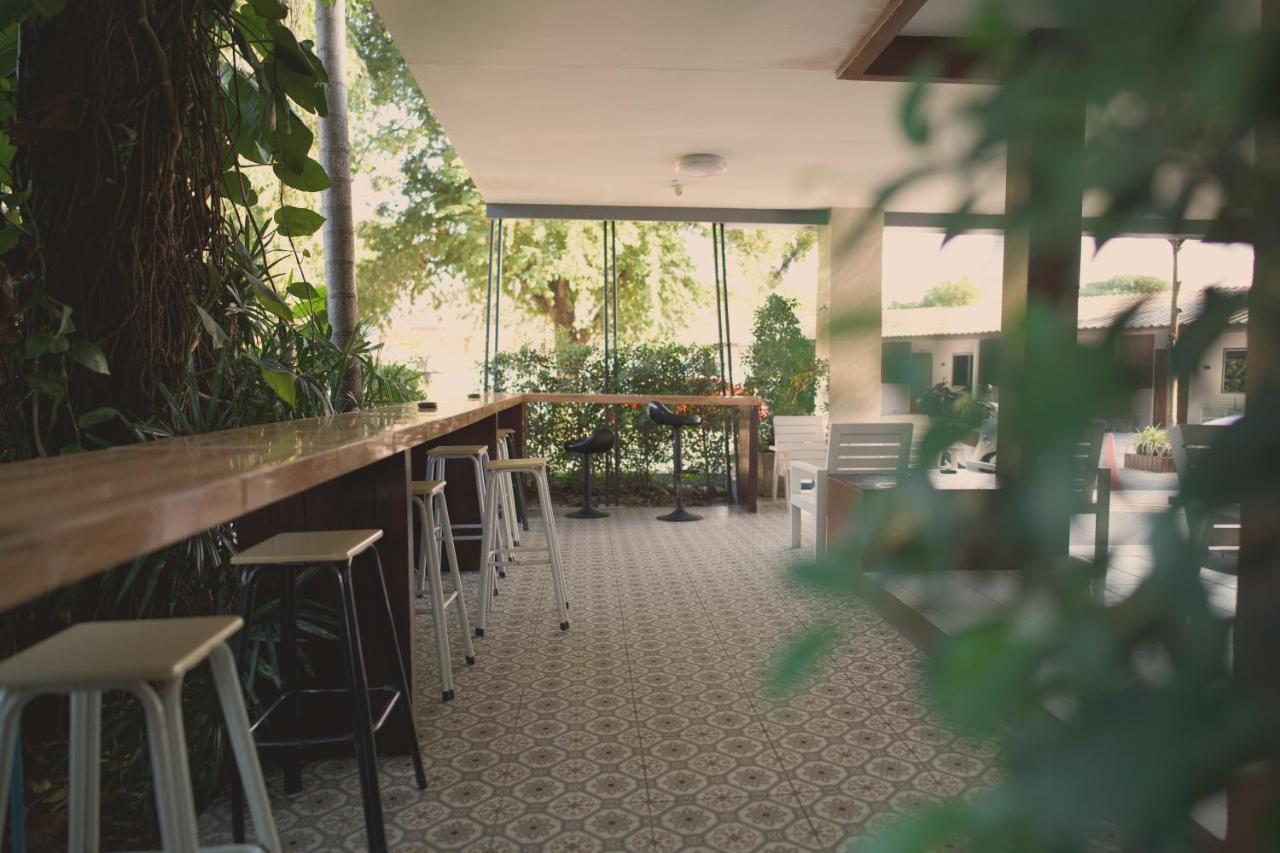 Deejai Hotel Si Racha Exteriör bild