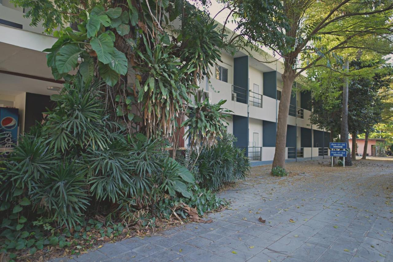 Deejai Hotel Si Racha Exteriör bild