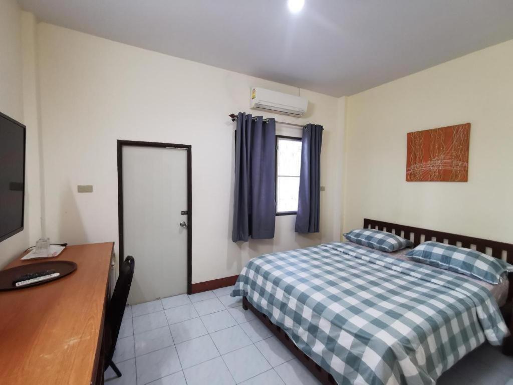 Deejai Hotel Si Racha Exteriör bild