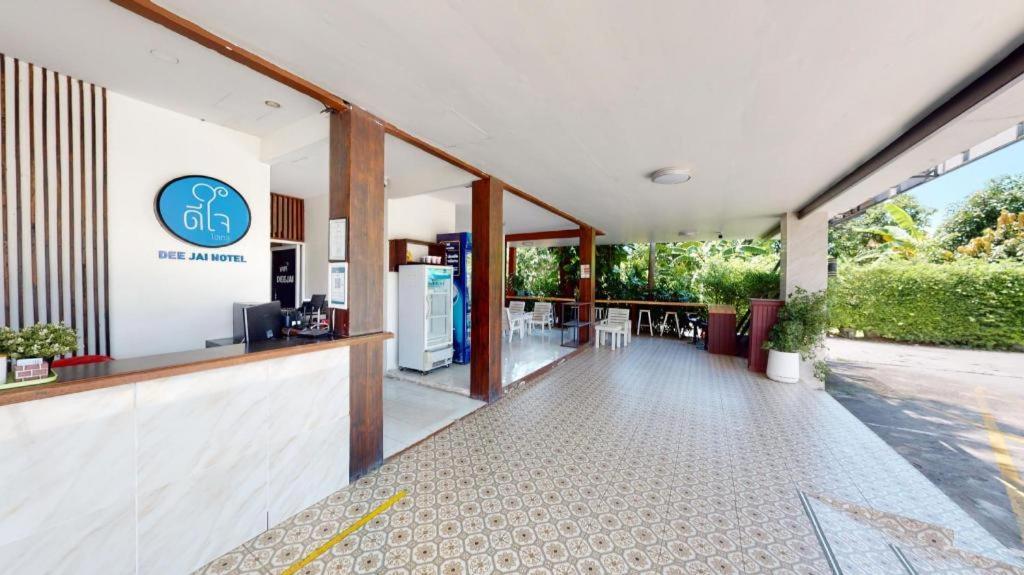 Deejai Hotel Si Racha Exteriör bild