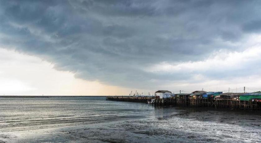 Deejai Hotel Si Racha Exteriör bild