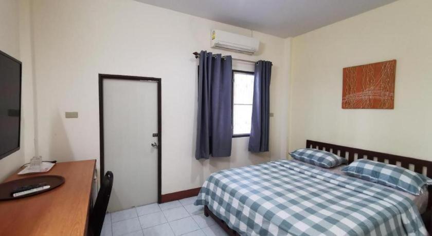 Deejai Hotel Si Racha Exteriör bild
