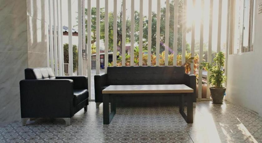 Deejai Hotel Si Racha Exteriör bild