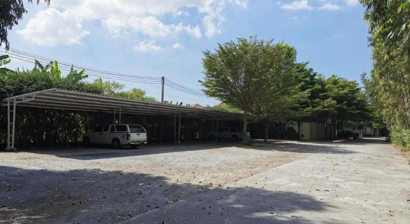 Deejai Hotel Si Racha Exteriör bild