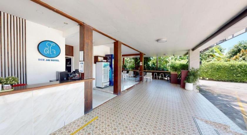 Deejai Hotel Si Racha Exteriör bild