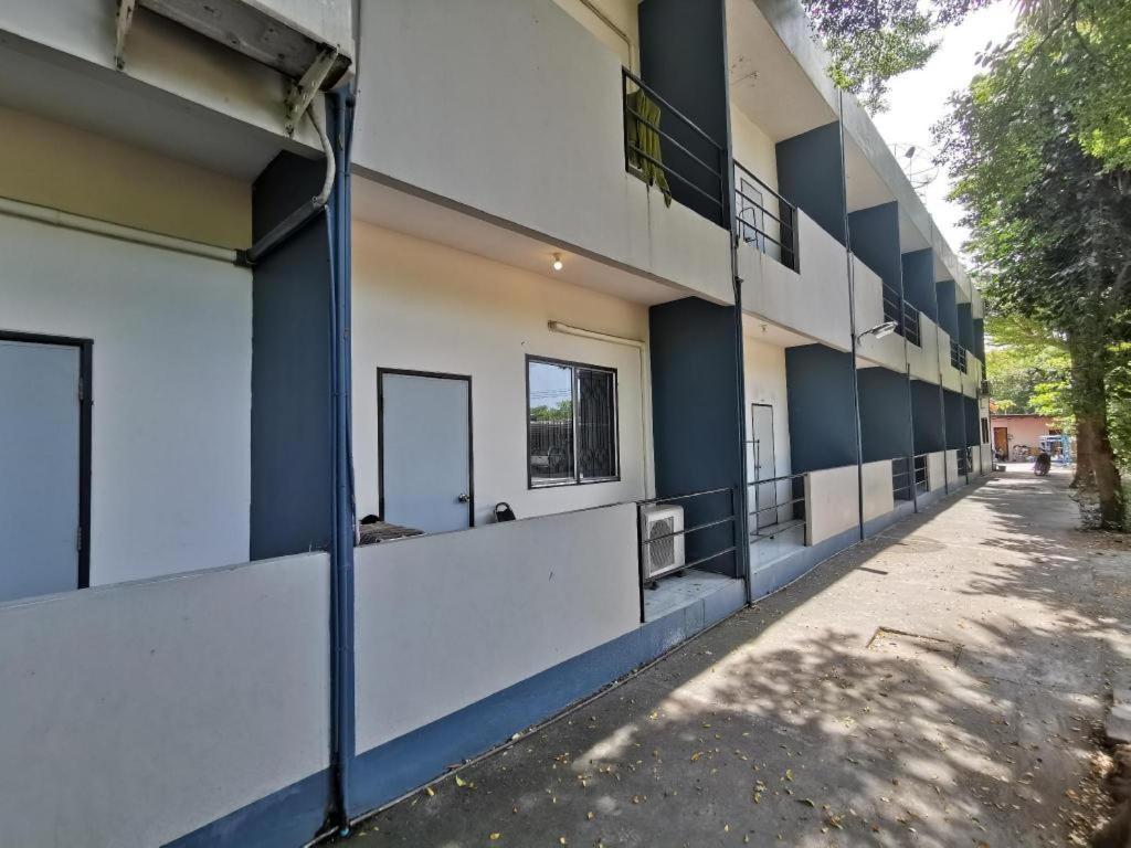 Deejai Hotel Si Racha Exteriör bild